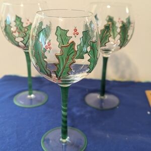 Festive Holly Wine Glasses Set
